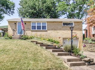 2332 Oak Manor Dr, Pittsburgh, PA 15220