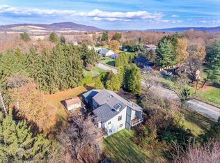 906 Maple Dr, Stewartsville, NJ 08886