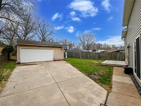 5th image of 19 Brune Dr