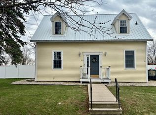 210 E Shackley St, Geneva, IN 46740