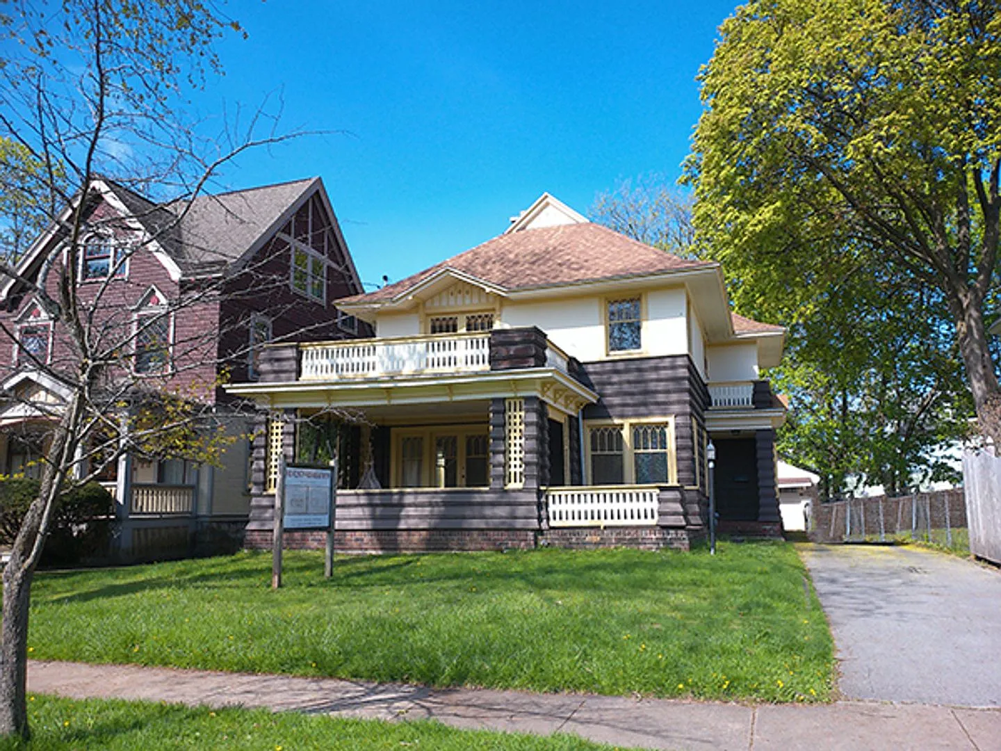 464 Allen - Available July 1, 2027 - Lovely Historic Home — Photo 3