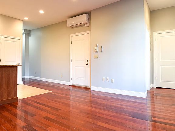 5th image of 606 Henry St #4B