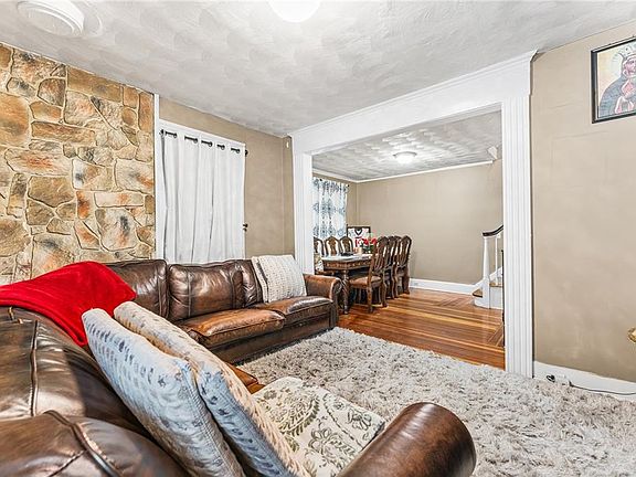 3rd image of 489 Benefit St