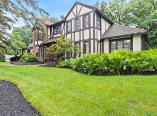 23 Briggsboro Ln, Fairport, NY 14450