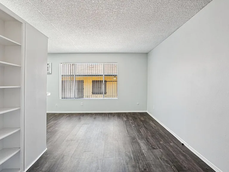 238 South Serrano Ave — Photo 13