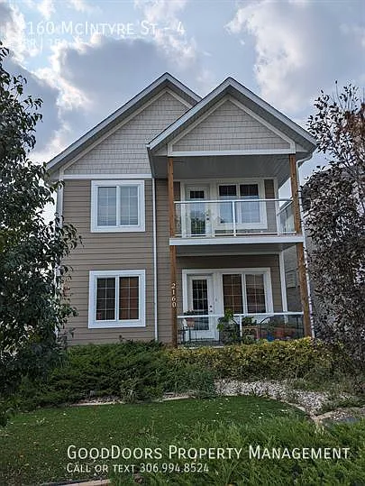 2160 McIntyre St #4 — Photo 1