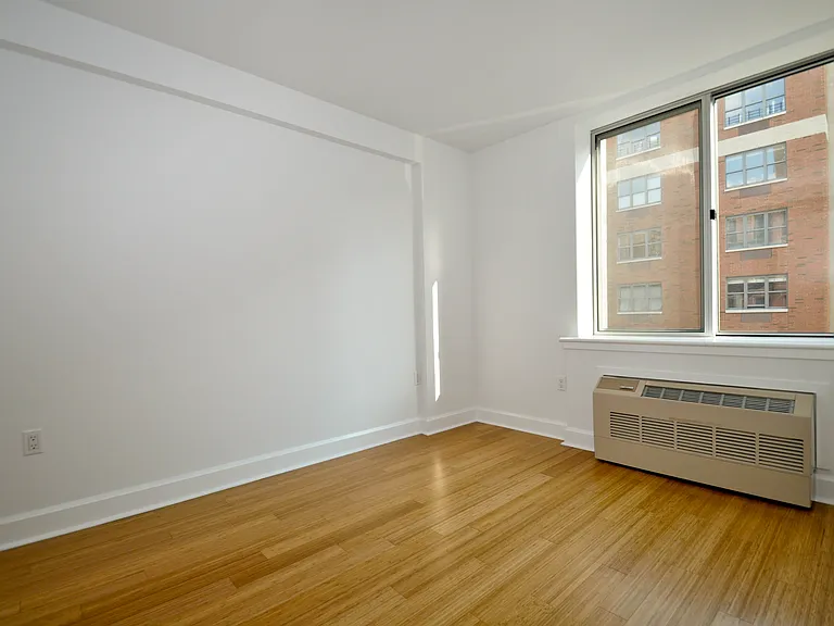 505 W 47th St #4AS — Photo 7