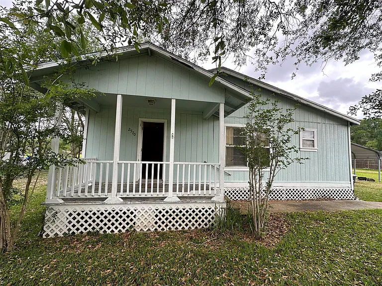 2570 Stadium Dr — Photo 1