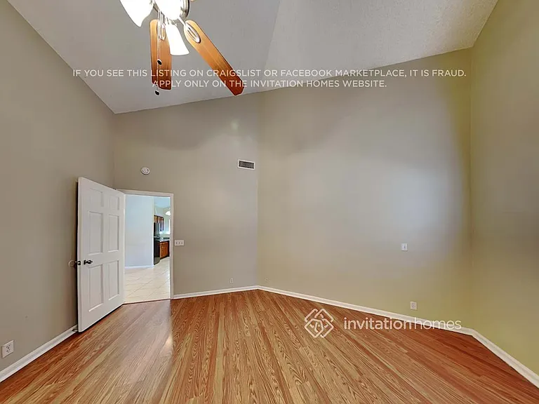 11324 N 81st Dr — Photo 7