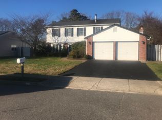631 Greenbelt Pkwy W, Holbrook, NY 11741