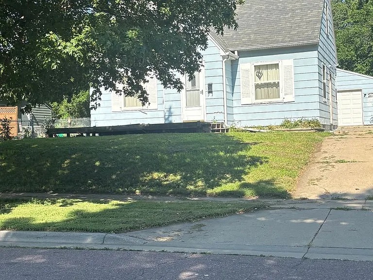 2304 S Norton Ave — Photo 1
