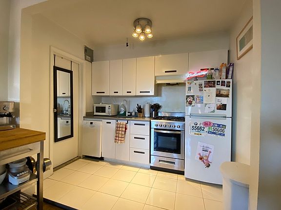 2nd image of 156 Court St APT 4