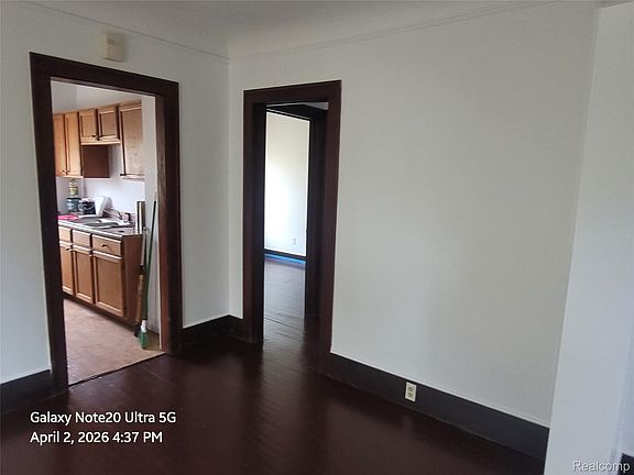 3rd image of 1656 Montana Ave