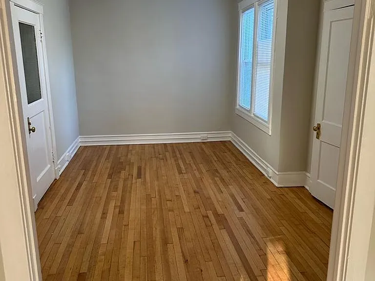 2400 Barton Ave — Photo 22