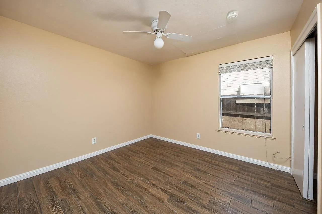 3225 Stratford Ave photo 1