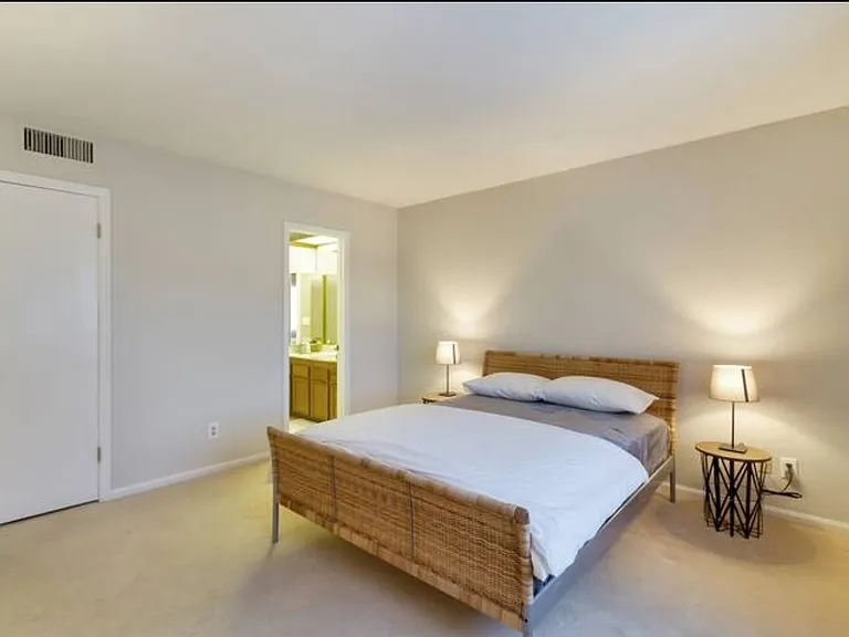 7647 E Medlock Dr — Photo 17