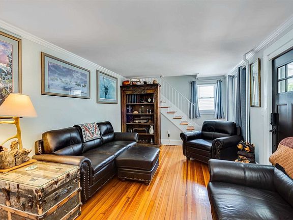 4th image of 20 Perry Ave