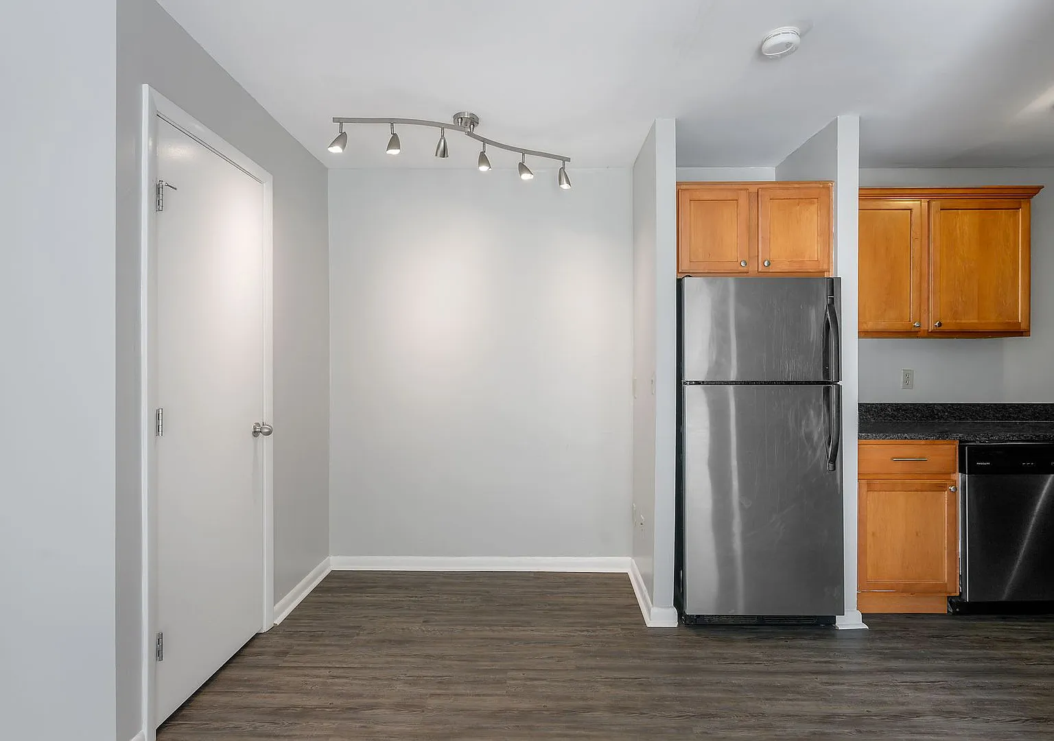 2 bed, 1.0 bath, $1,249 — Photo 4