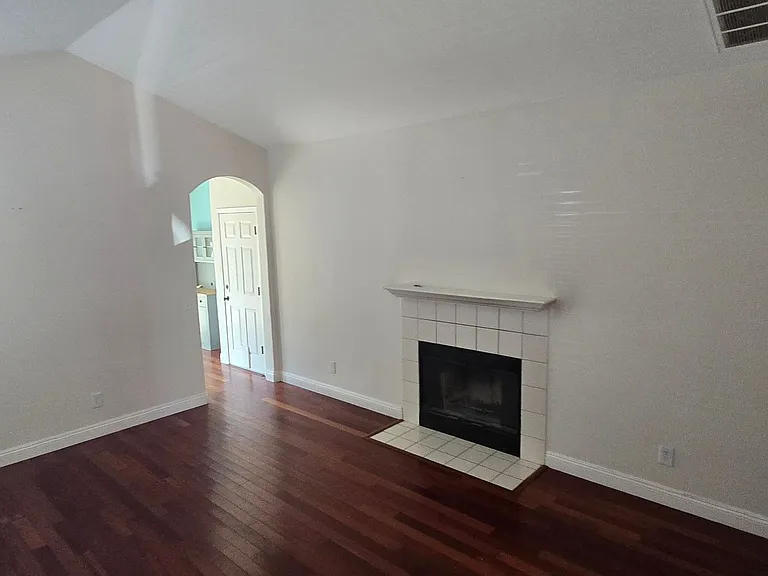 1506 Tammy Way — Photo 15