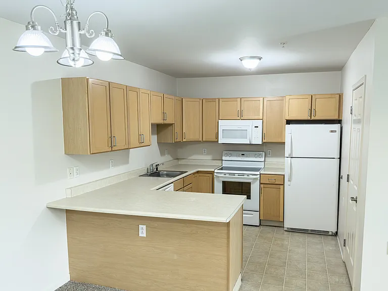 Reynolds Pointe Senior Apartments — Photo 18