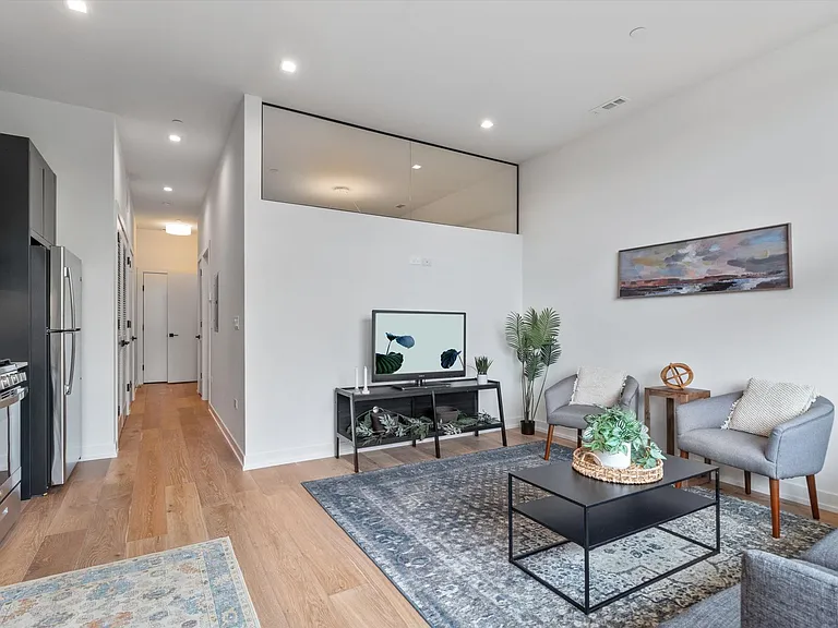 4514 N Clark St #210 — Photo 6