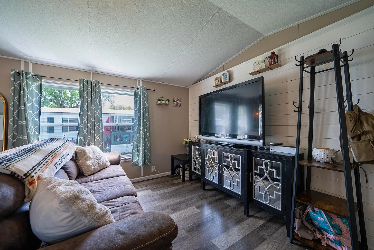 101 Woodfield Pl photo 1