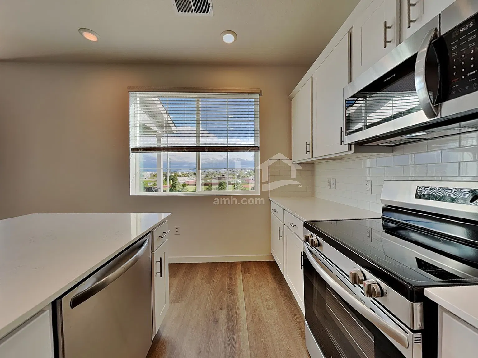 5 bed, 3.5 bath, 2870 sqft, $3,835 — Photo 3