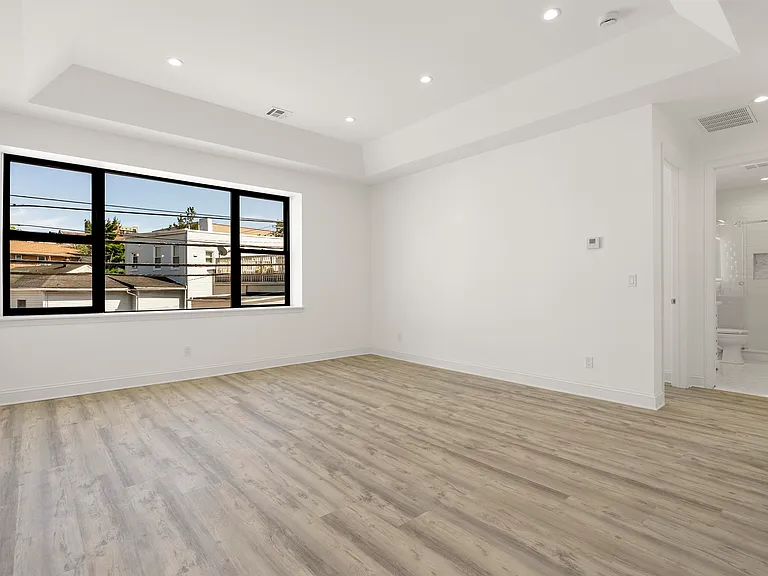 3709 Liberty Ave #1 — Photo 6