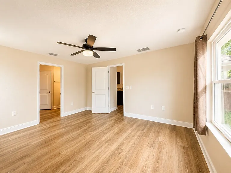 2600 NW 1st Pl — Photo 12