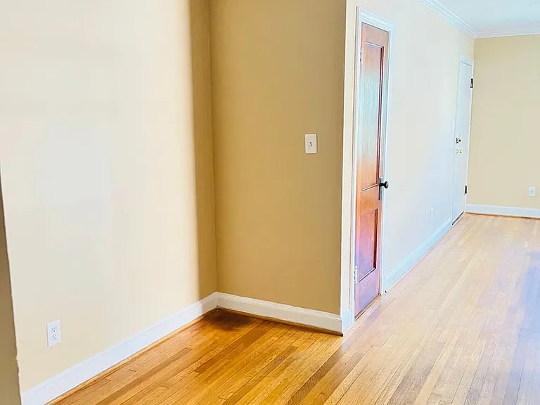 8505 Greenwood Ave — Photo 8