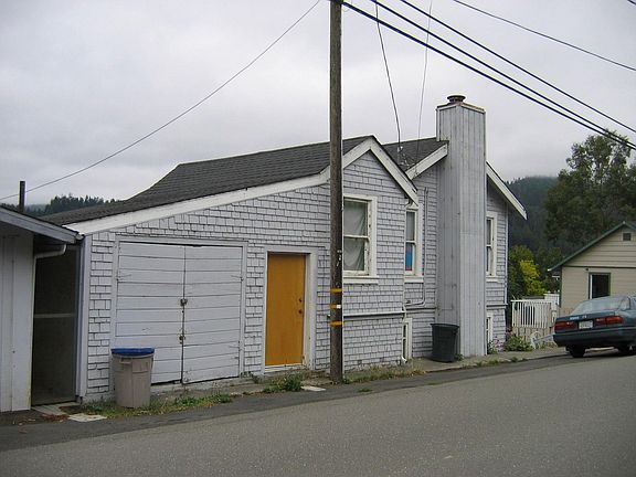 Breezeway and Storage attach Single Family 4 bedroom 2 bath