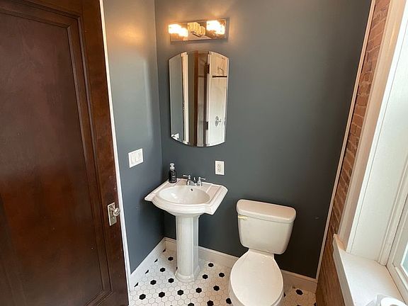 3rd image of 2 Schonhardt St #1