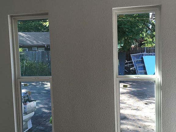 2nd image of 1915 Hearthside Dr