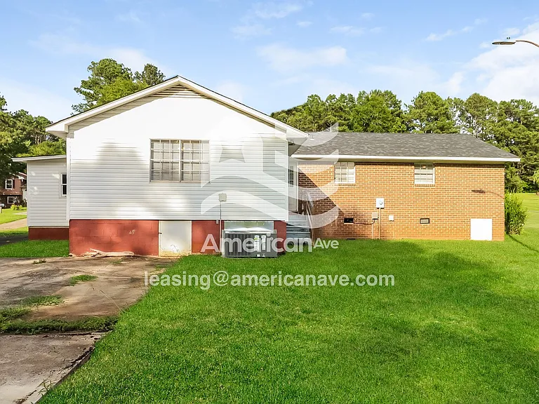 590698_014_rear_view_15.jpg