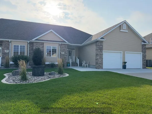 415 Rosewood Cir, Grand Island, NE 68803