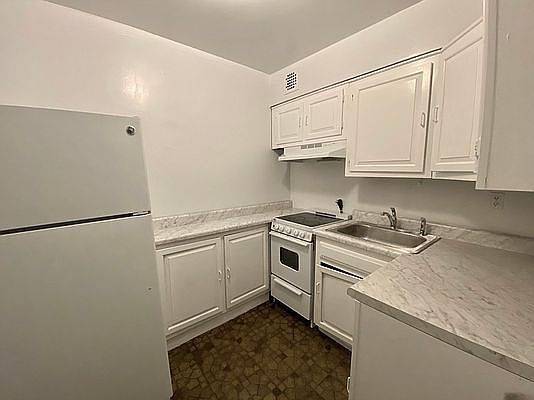 3rd image of 40 W 87th St APT 1A