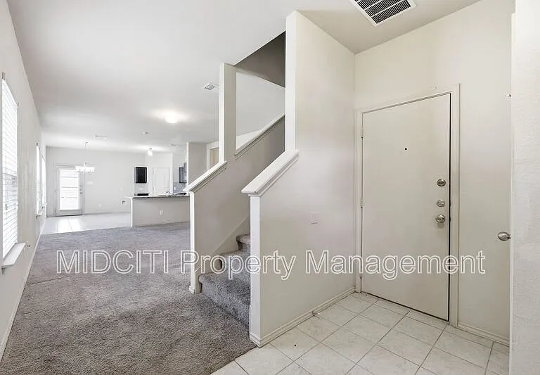 205 Tallow Trl — Photo 3