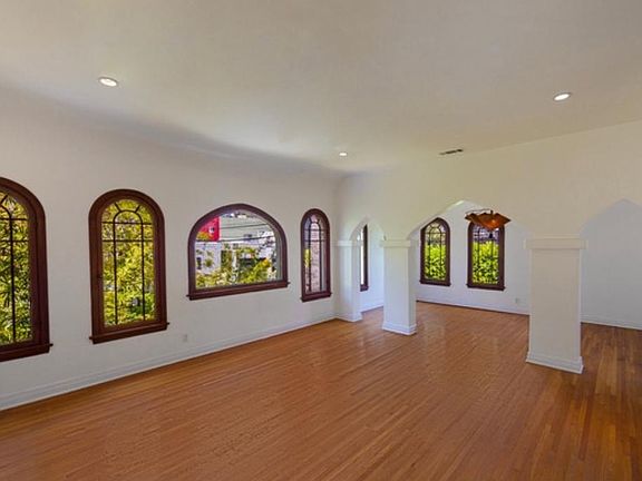 4th image of 1044 Havenhurst Dr