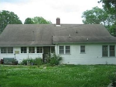 2nd image of 300 Hill St