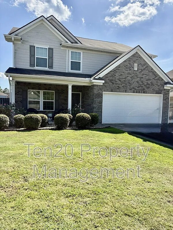 4 bed, 2.5 bath, $2,400 — Photo 2