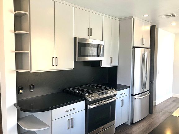 4th image of 1271 Granville Ave APT 101