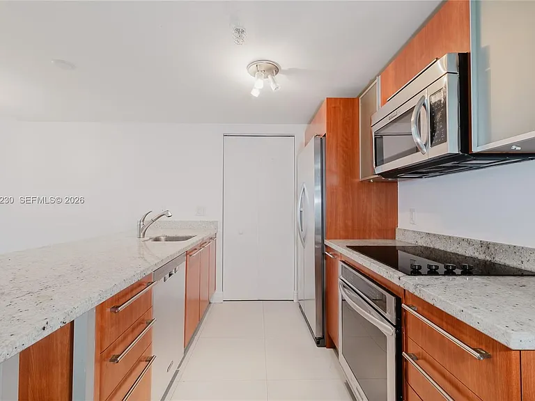 185 SW 7th St #2007 — Photo 5