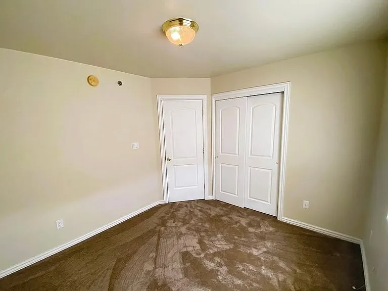 1912 Hollyhock Cir — Photo 35