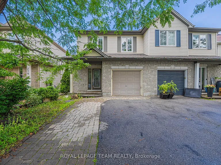 216 Horseshoe Cres — Photo 1