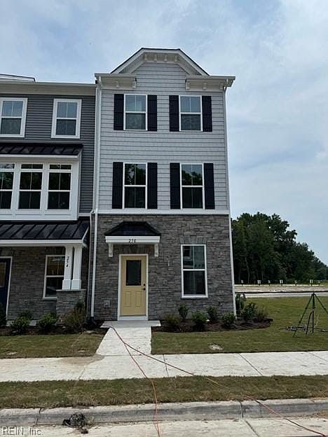 1st image of 250 Falcon Ave