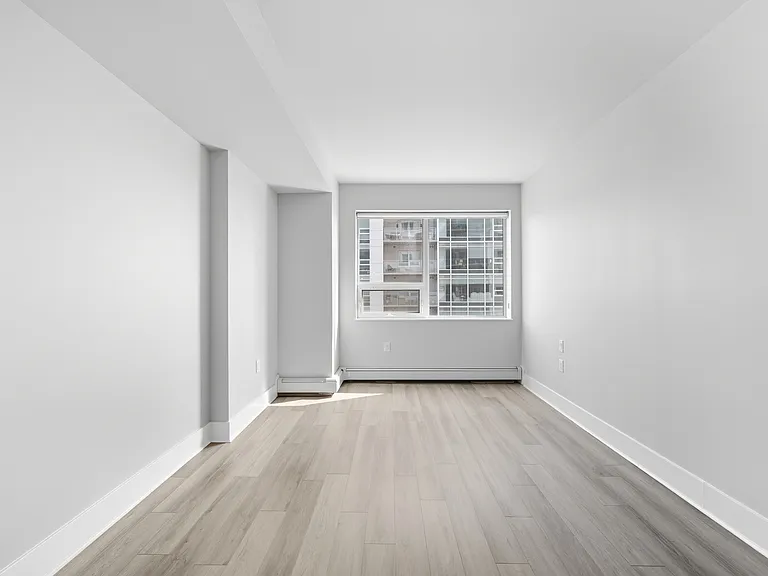 15 Kings Wharf Pl #602 — Photo 16
