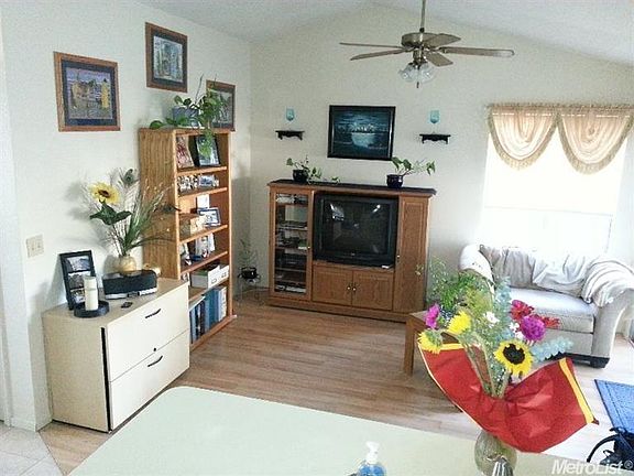 5th image of 322 Burns Creek Ct