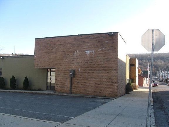 2nd image of 139 W Centre St