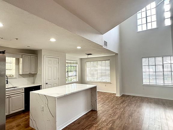 4th image of 5230 W Kennedy Blvd
