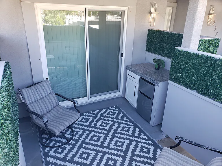237 S Clementine St #8 — Photo 11